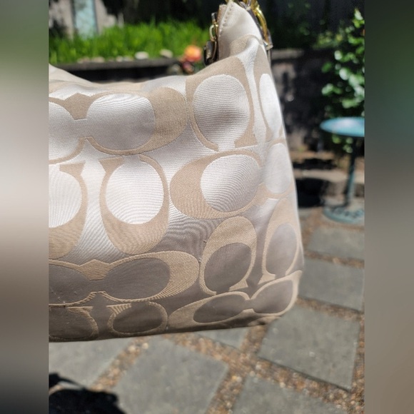 Vintage Coach POPPY Bright Flower Patterns over Beige/Gold Canvas & Leather - Picture 11 of 15